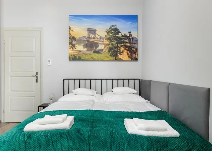 Downtown Apartment House Green